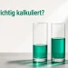 Drei gleich große Glaszylinder in einer Reihe, unterschiedlich hoch mit akzentfarbener Flüssigkeit gefüllt, symbolisieren verschiedene Datenvolumen-Profile.
